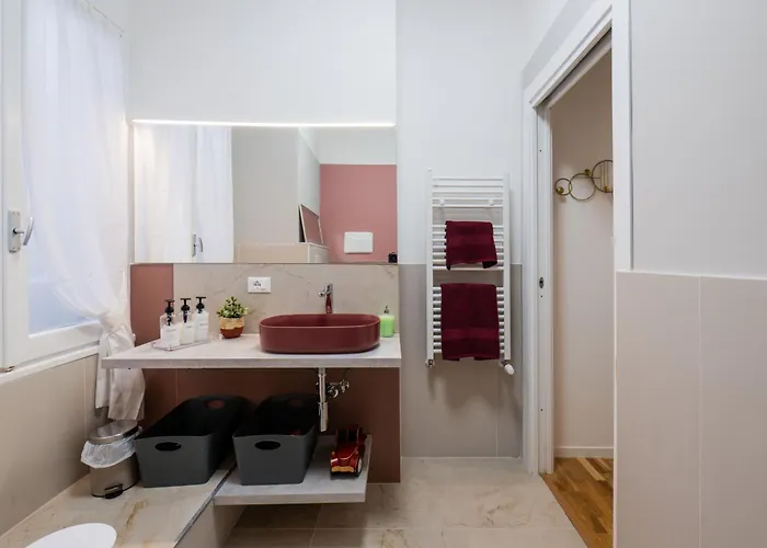 Lomellini Aquarium Old Port Genua